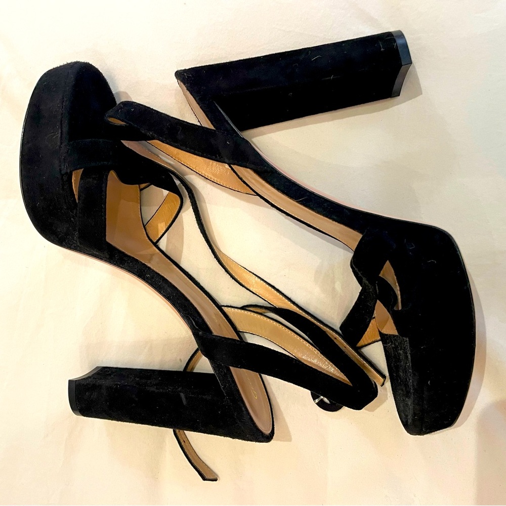 Barney’s NY Gianvito Rossi 3” back block heels velvet. Never before worn